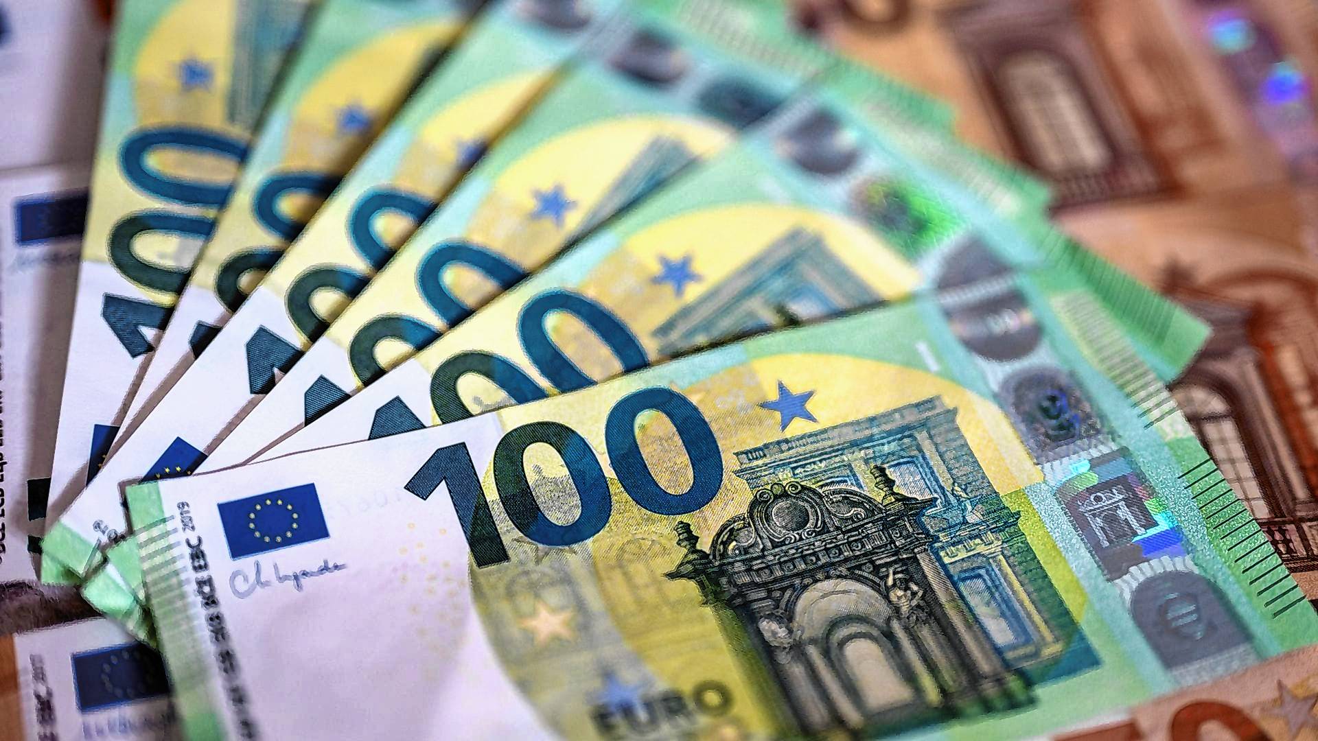 Ob Beschäftigte Urlaubsgeld erhalten oder nicht, hängt von mehreren Faktoren ab.