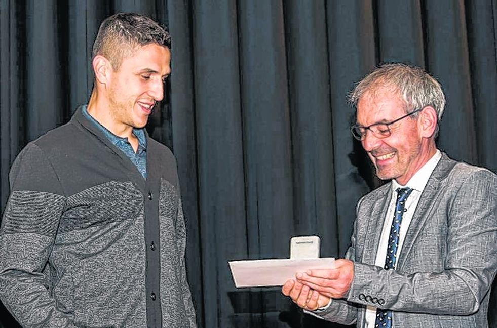 Althengstetts Bürgermeister Clemens Götz (rechts) und der Olympia-Silbermedaillengewinner Marcel Goc. Bild: Richter