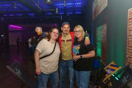 So war es bei der 90er Party in der Legendenhalle der Motorworld in BB bei bester Stimmung