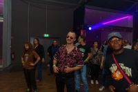 So war es bei der 90er Party in der Legendenhalle der Motorworld in BB bei bester Stimmung