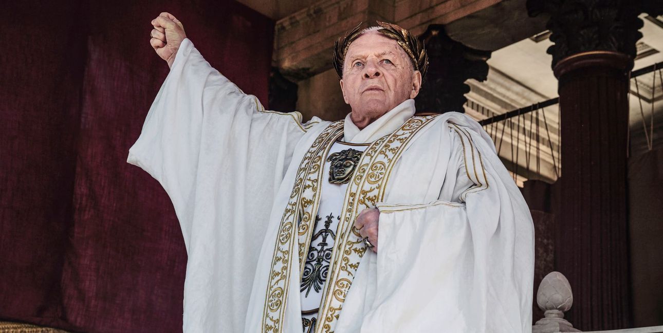 Anthony Hopkins als Kaiser Vespasian. Bilder: Peacock