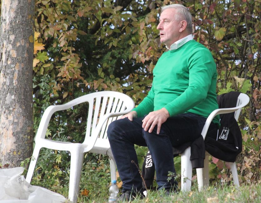 Sitzplatz Gegengerade, beim GSV mit besonderer Note. Werner Klauß hat hier den besten Überblick.