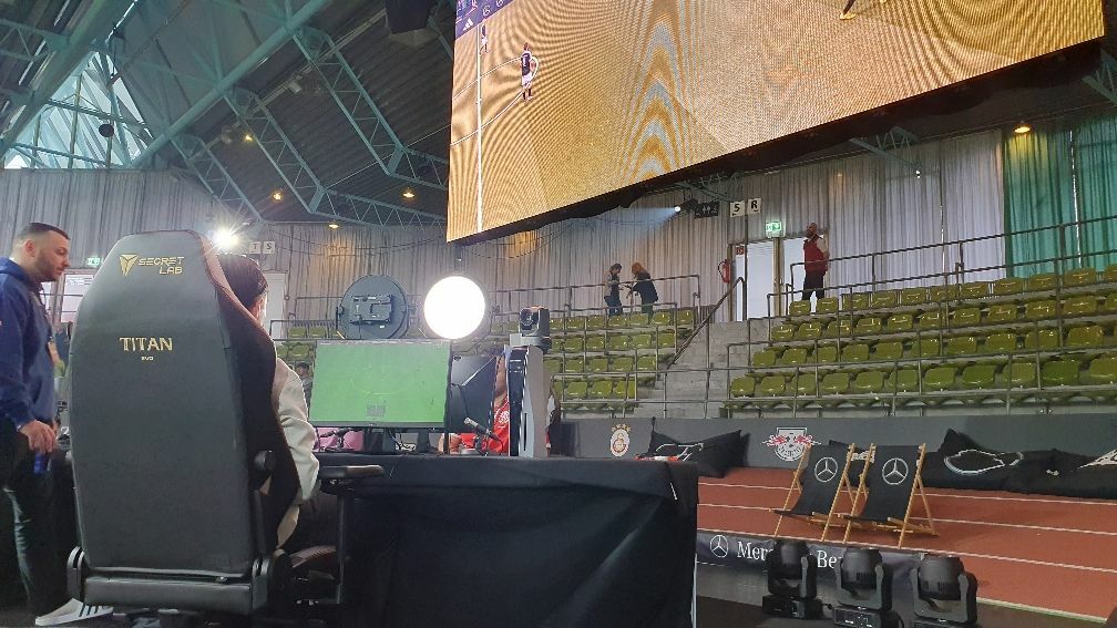 Das eSports-Turnier  läuft parallel zum richtigen Fußball.     Bild: Wegner