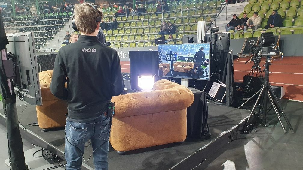 Hier nehmen später Promis für Intervies Platz.    Bild: Wegner