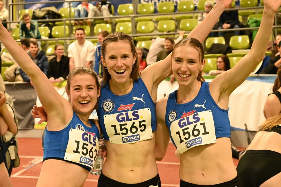 Freuen sich über Bronze in der 3x800-Meter-Staffel (von links): Kim Bödi, Sabrina Heil und Katja Bäuerle.