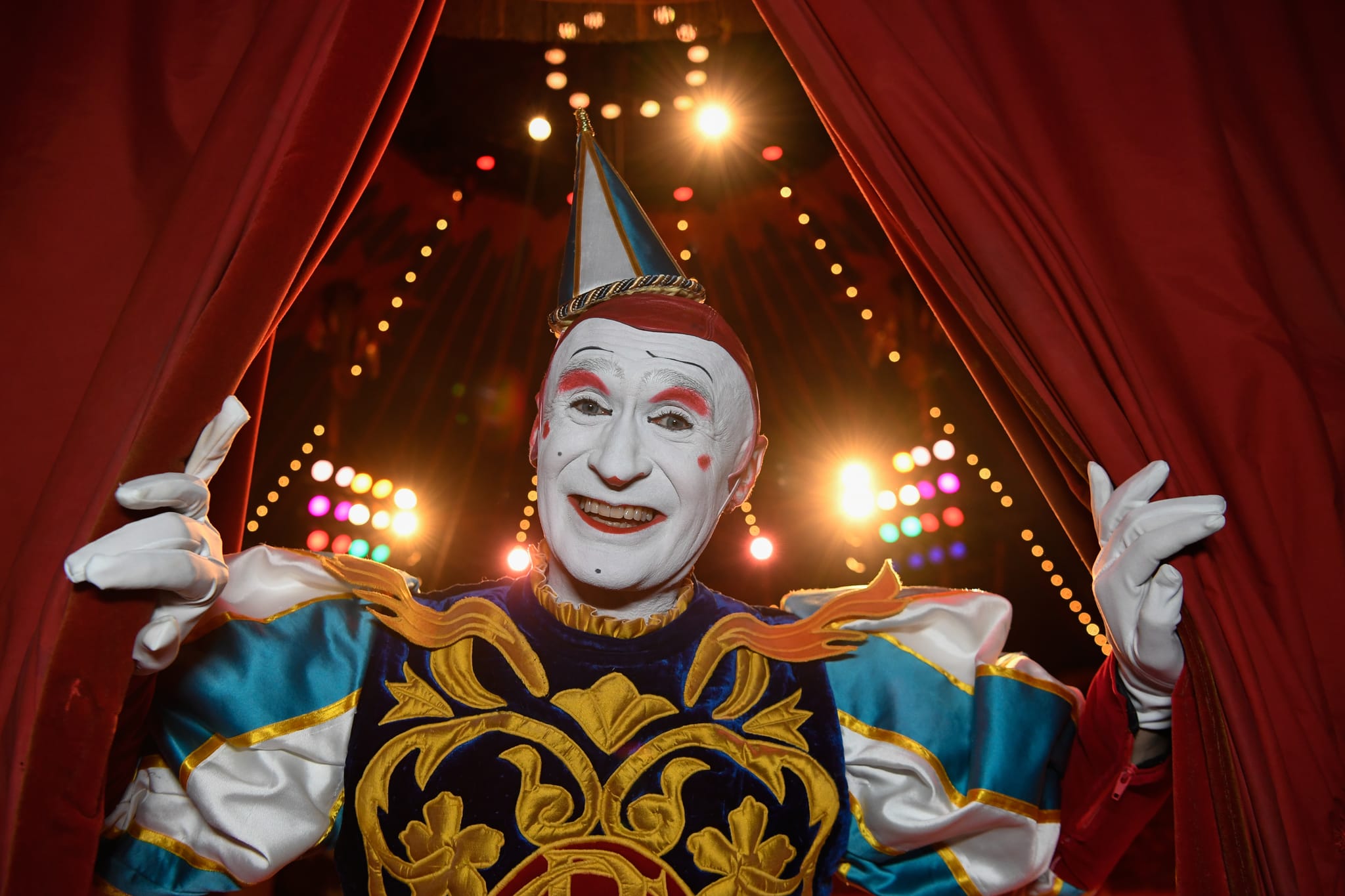 Weißclown Gensi ist Teil der Jubiläumstournee des Circus Roncalli.