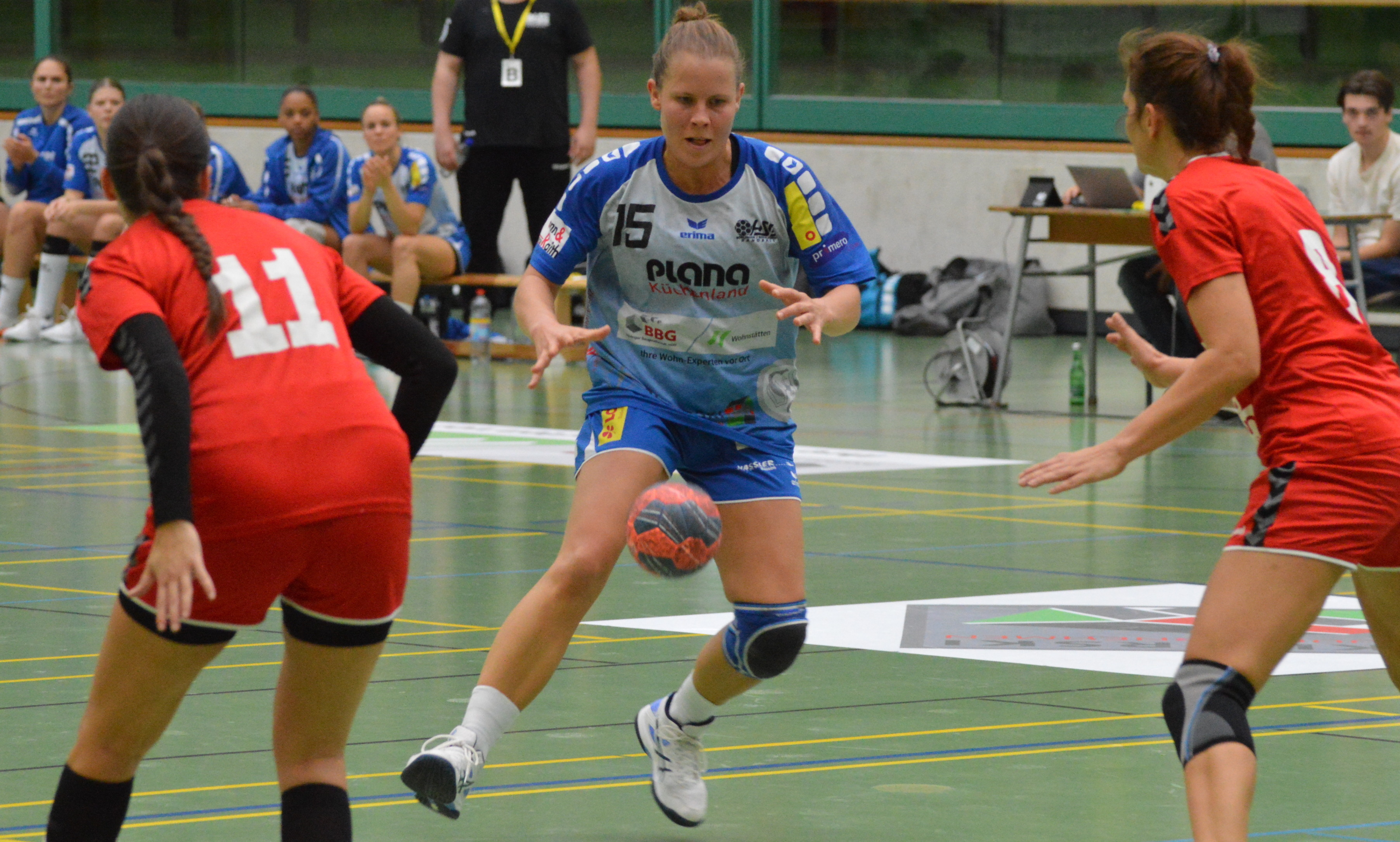 Anja Weinhardt glänzte in Kornwestheim auf der ungewohnten Spielmacherposition, konnte die 29:30-Niederlage aber nicht verhindern .Bild: Zvizdiç