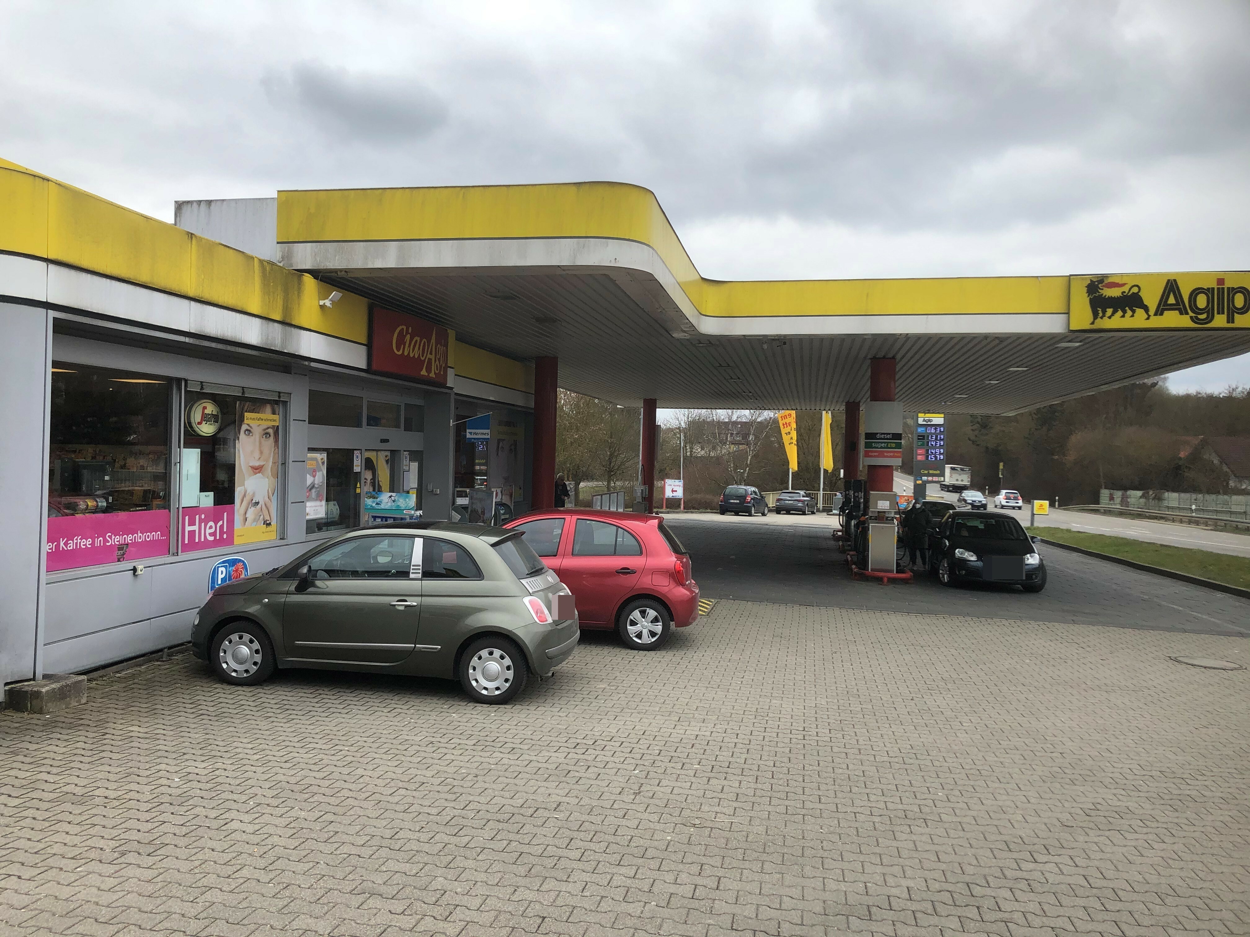 Zwei 20 und 21 Jahre alte Waldenbucher haben am 13. Dezember des vergangenen Jahres die Agip-Tankstelle in Steinenbronn überfallen und dabei 935 Euro erbeutet.                     Bild: Hamann
