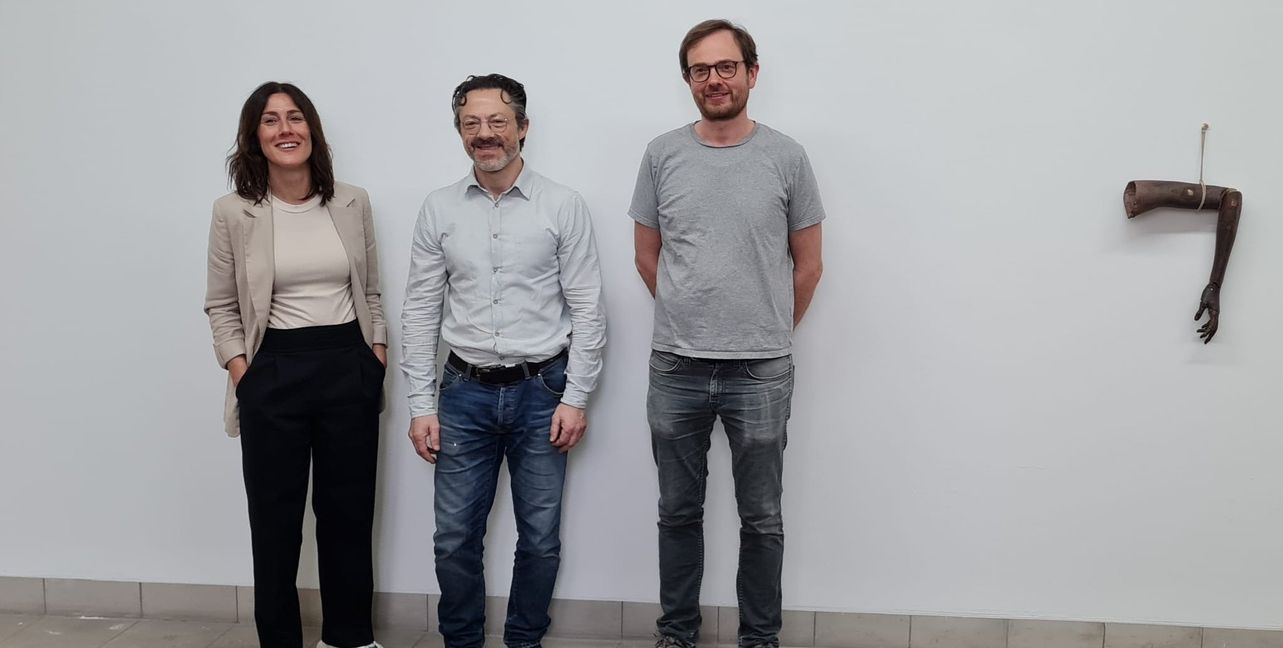 Von links: Galerie-Chefin Hannah Eckstein, Gianni Caravaggio und Johannes Wald.