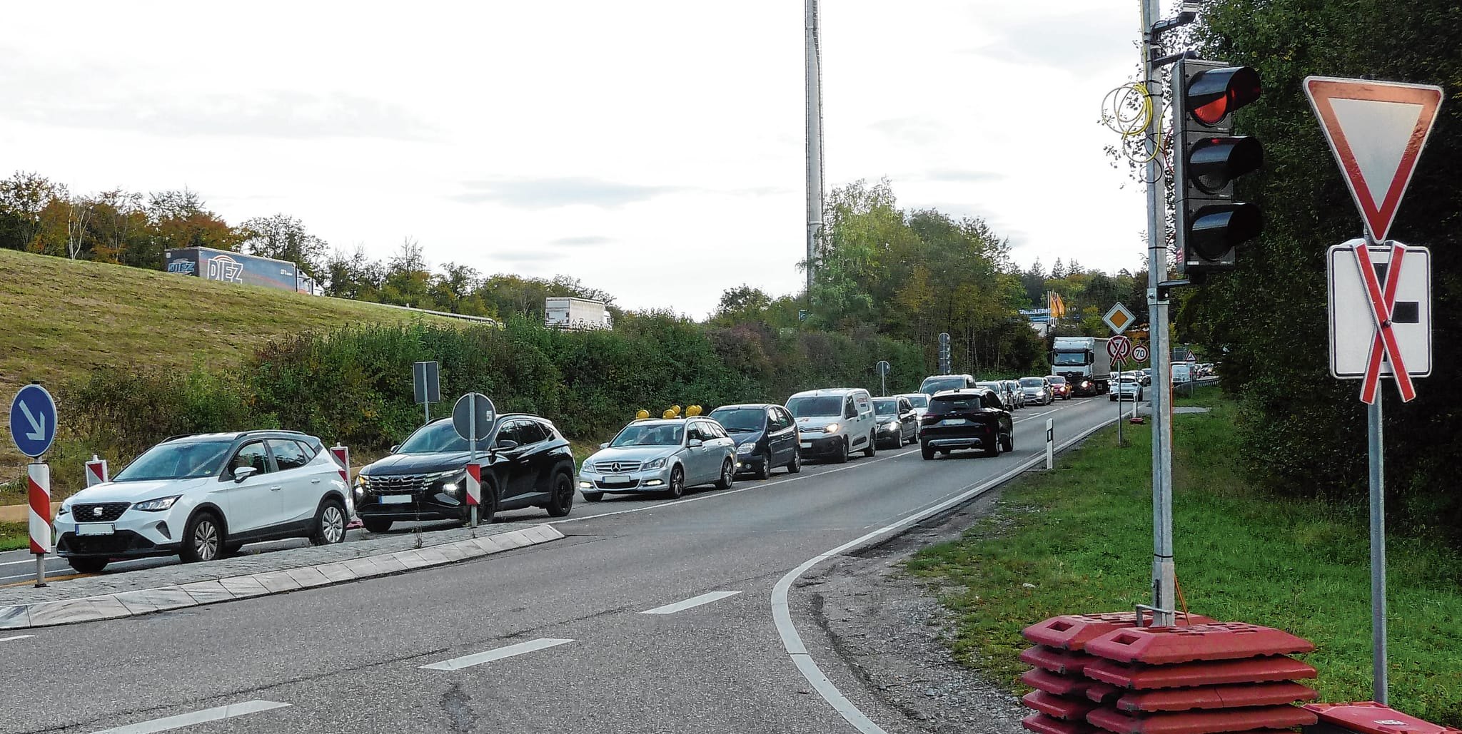 Da ist Geduld gefragt: Der Stau aus Richtung Sindelfingen war am Mittwochabend vor der Baustellenampel 550 Meter lang.