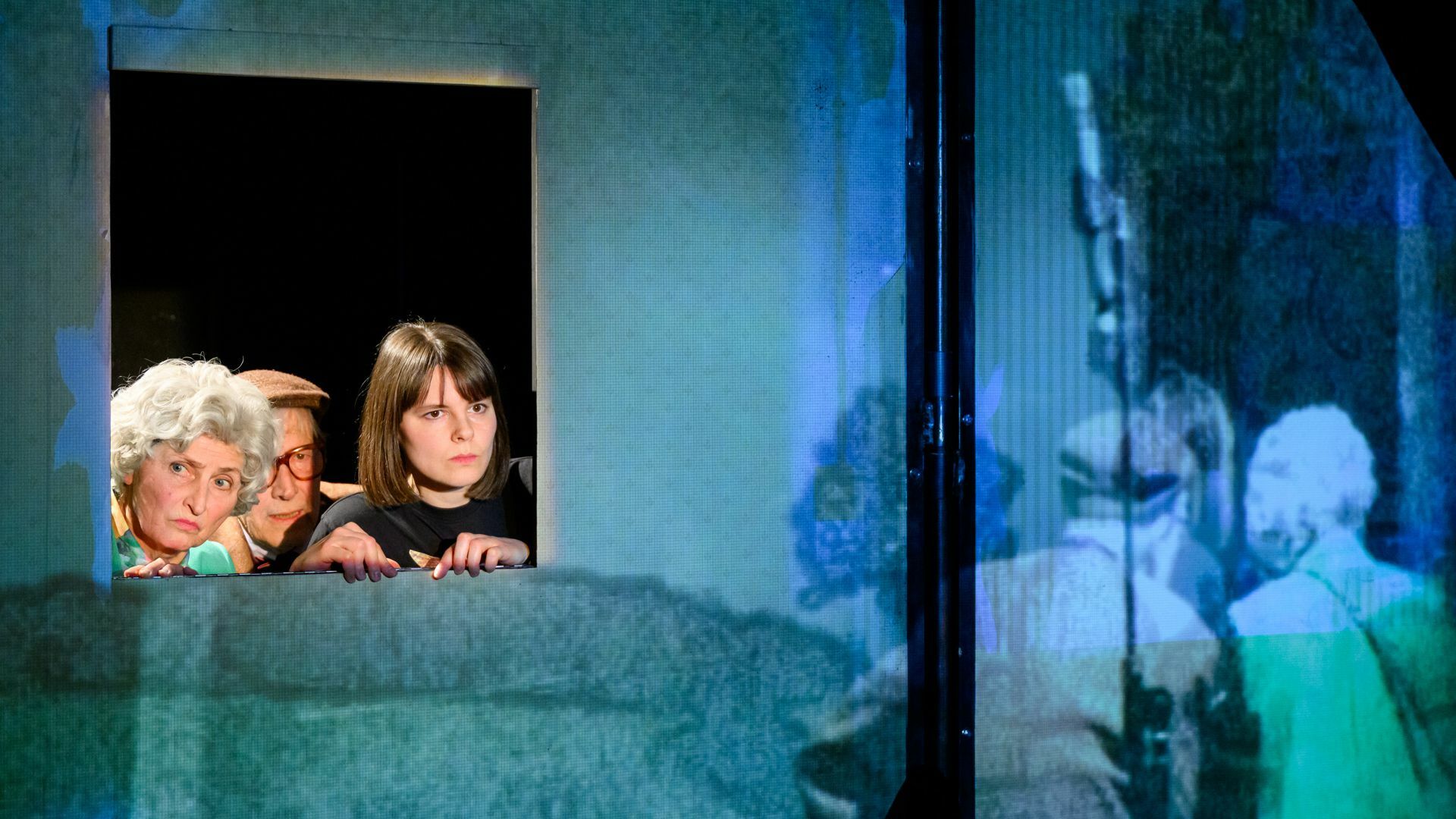 Gespenstische Reise in die Vergangenheit: Gundi-Anna Schick, Eberhard Boeck und Paulina Pawlik in „Family Affairs“.