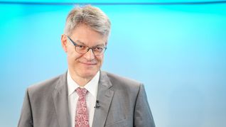 Cannabis am Steuer sieht Verkehrsminister Schnieder (CDU) kritisch.