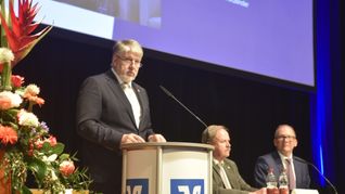 Der scheidende Vorstandsvorsitzende Wolfgang Klotz (von links) bei seinem letzten Rechenschaftsbericht. Neben ihm der stellvertretende Aufsichtsratsvorsitzende Karlfriedrich Burkhardt und der Aufsichtsratsvorsitzende Jörg Berner.
