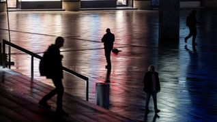 Nicht nur auf der Straße fühlen sich viele Frauen unsicher. (Symbolbild)