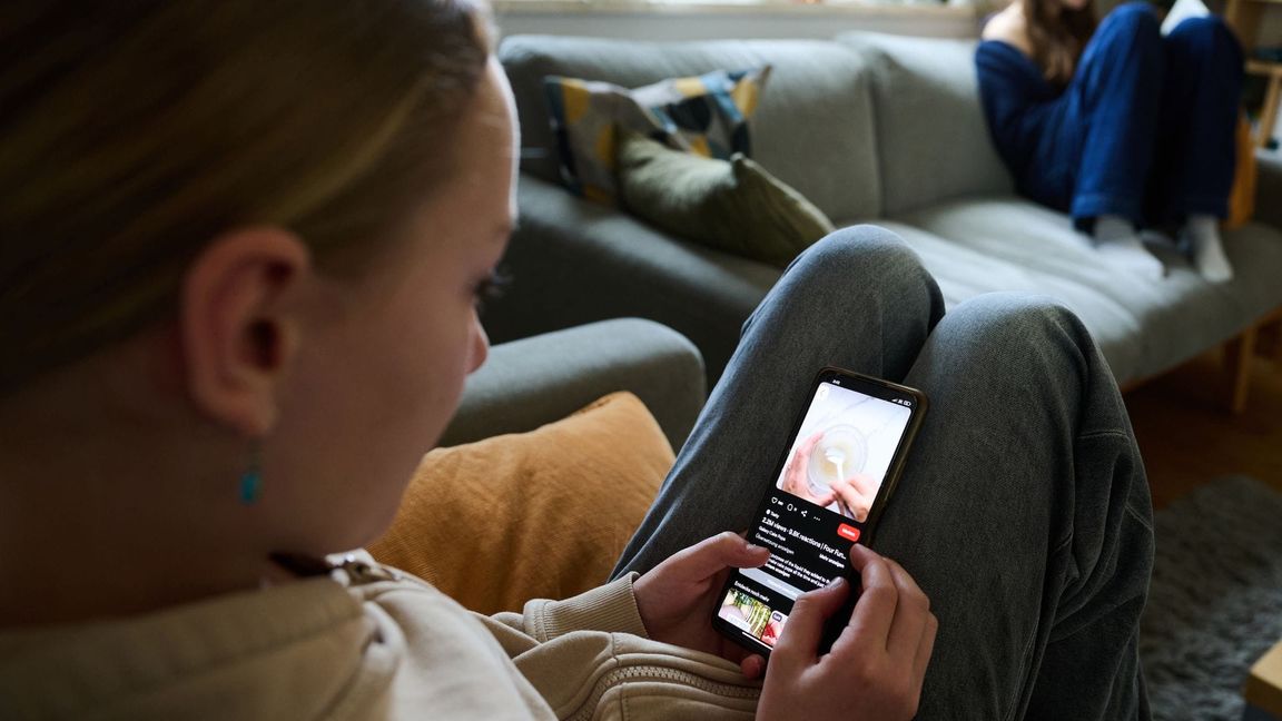 Einem an das Geblinker sozialer Medien gewöhnten Gehirn kann es schwerfallen, ausdauernd zu lesen. (Archivbild)