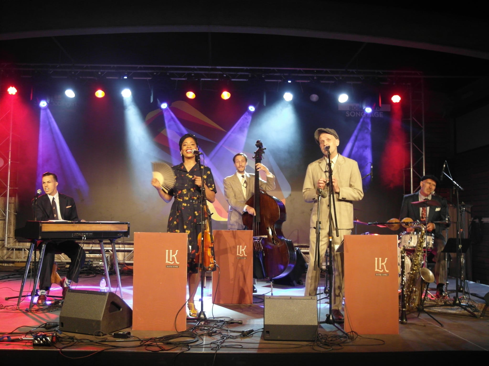 Sascha Kommer, Linda Kyei, Steffen Hollenweger, Carsten Netz und Andrew Andrews (von  links) haben als "Linda Kyei Swing Combo" über 100 Zuschauer in der Alten Tüv-Halle Böblingen begeistert.