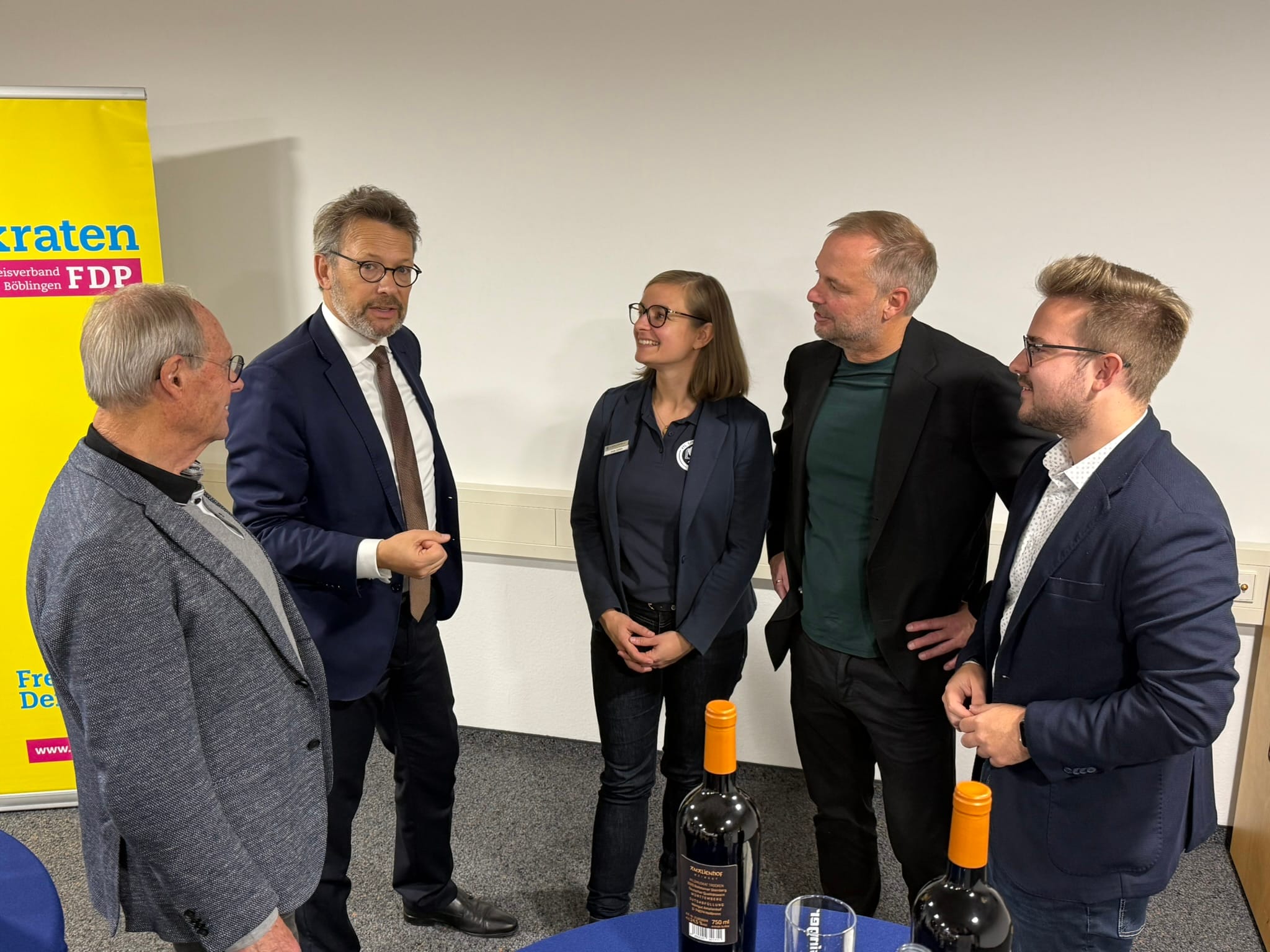 DOSB-Chef Otto Fricke (2. von links) führte in der VfL-Sportweilt eine angeregte Diskussion mit Werner Späth, VfL-Geschäftsführerin Anne Kohler, SZ/BZ-Chefreporter und Moderator Jürgen Wegner sowie VfL-Vorstand und FDP-Kreisvorstand Max Reinhardt (von links).
