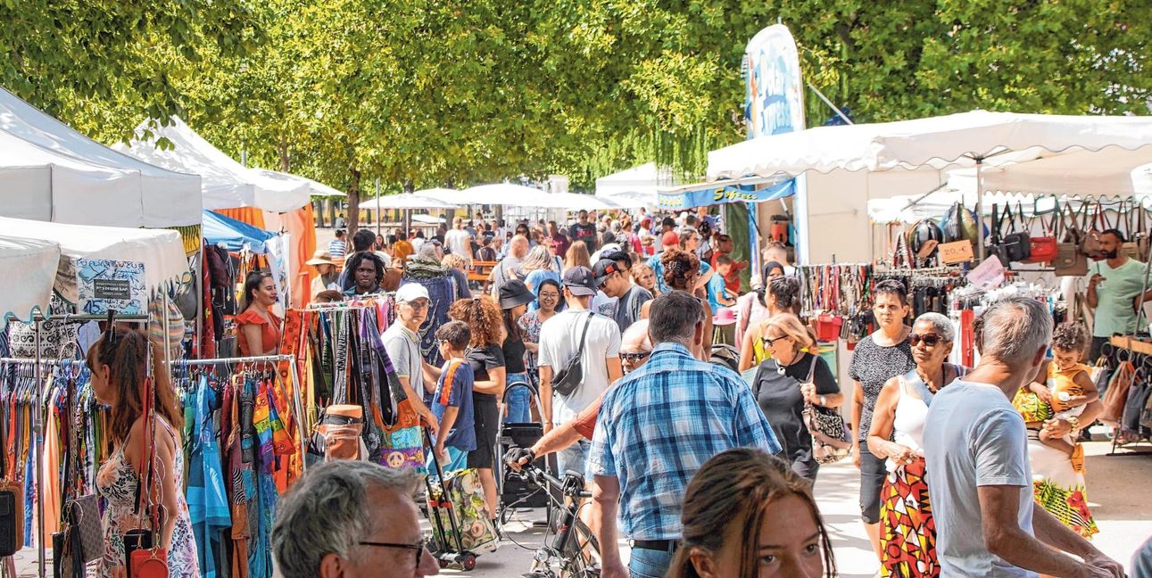 Das Afrika-Festival auf dem Elbenplatz: Lebensfreude und Gelassenheit und ein Hauch von Bazar.Bild: Dettenmeyer / A