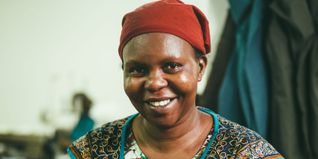 Veronica Muli von „Kipepeo Clothing Kiboko“, faire Mode, Made in Kenia.