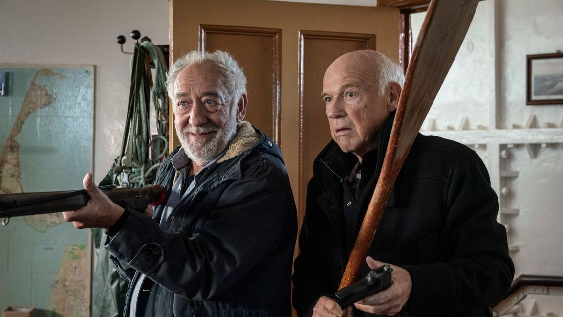 Vielen Älteren gefällt’s: Ingo Osborn (Dietrich Hollinderbäumer, re.) und Olaf Bolt (Dieter Hallervorden) in „Nord Nord Mord“
