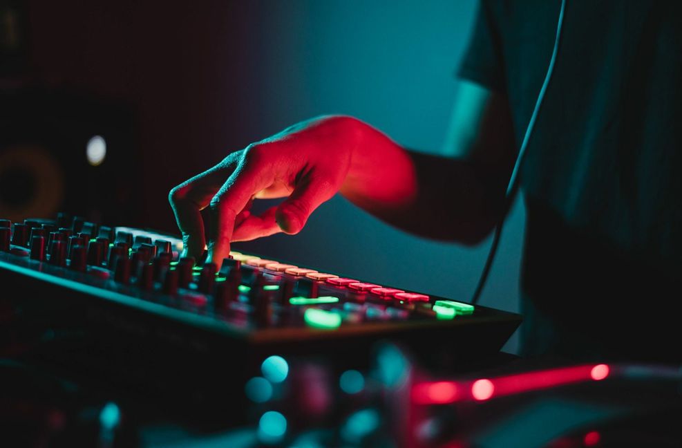 In vielen Ländern des globalen Südens dürfen DJs wieder auf Partys auftreten (Symbolbild). Foto: /Cavan Images