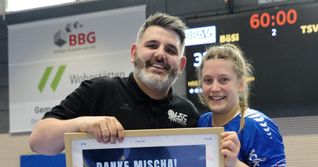 Lena Münch verabschiedet Trainer Mischa Herok  mit diesem Bild.