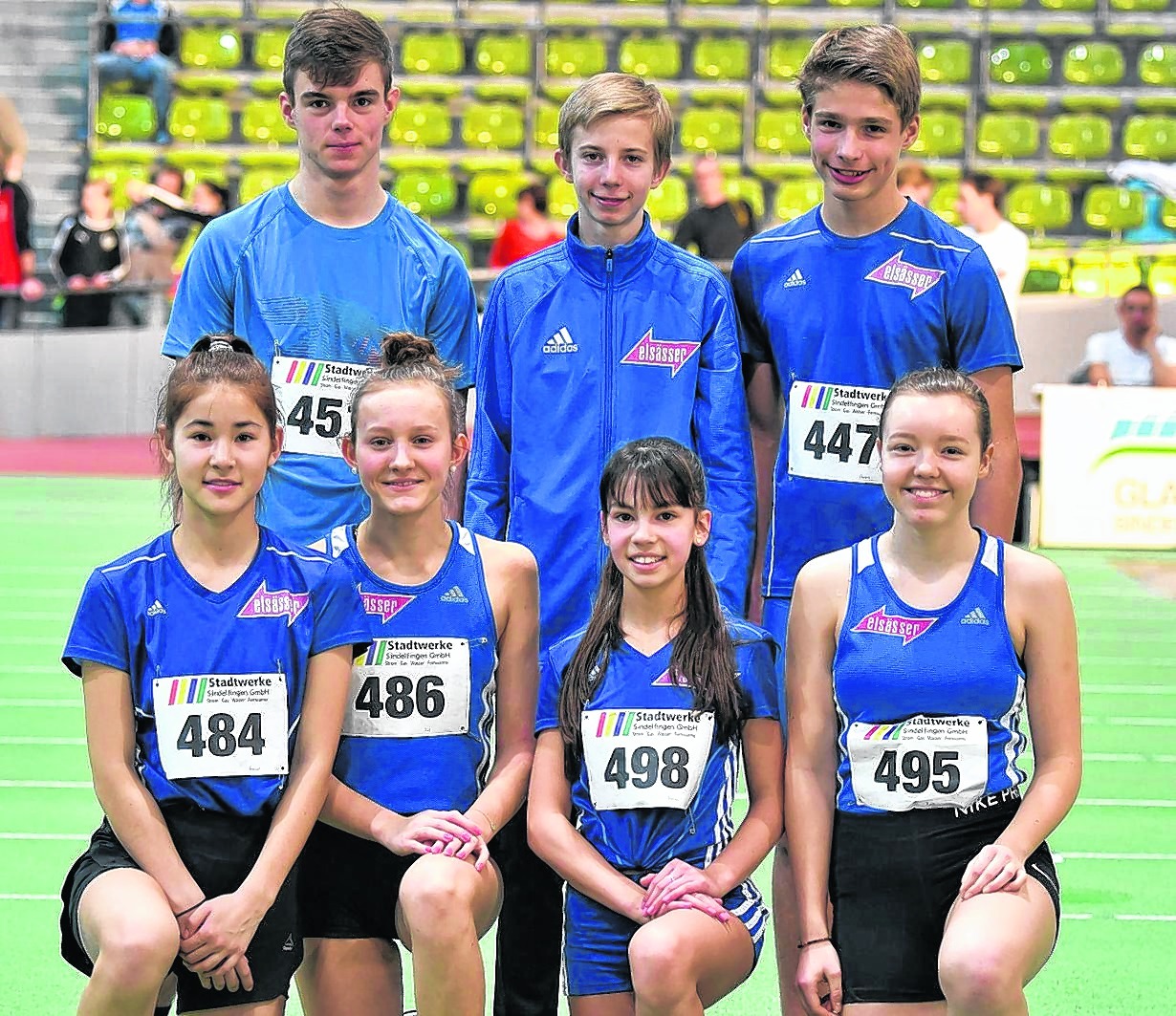Die siegreichen VfL-Staffeln: Benjamin Görg, Kai Michalek, Christian Bohn (hintere Reihe von links/Lennart Specht fehlt), Hannah Gotsch, Lia Hage, Karina Plut, Marie Müller (vorne von links).  Bild: Marc Eggerling