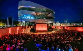 Film ab am Mercedes-Benz Museum.