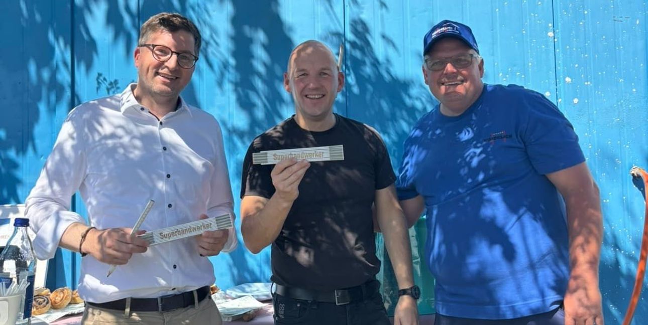 Albrecht Stickel und Marc Biadacz zusammen mit Maik Waidelich, Geschäftsführer der Waidelich GmbH in Weil der Stadt