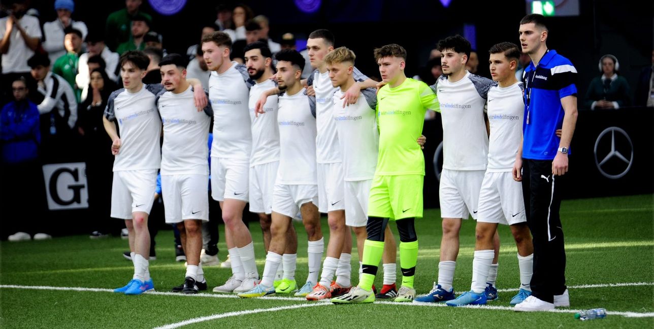 Die Azubis aus dem Werk Sindelfingen verabschieden sich als Turnier-Zweiter vom Publikum.