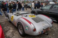 Edle Autos locken am Wochenende die Massen aufs Flugfeld.