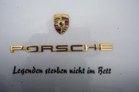 Edle Autos locken am Wochenende die Massen aufs Flugfeld.