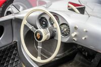 Edle Autos locken am Wochenende die Massen aufs Flugfeld.