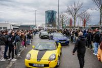 Edle Autos locken am Wochenende die Massen aufs Flugfeld.