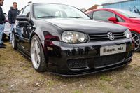 Edle Autos locken am Wochenende die Massen aufs Flugfeld.