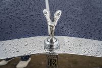 Edle Autos locken am Wochenende die Massen aufs Flugfeld.