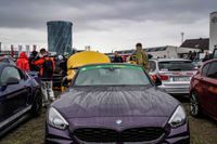 Edle Autos locken am Wochenende die Massen aufs Flugfeld.