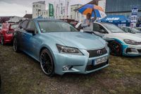 Edle Autos locken am Wochenende die Massen aufs Flugfeld.