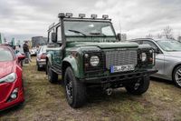 Edle Autos locken am Wochenende die Massen aufs Flugfeld.