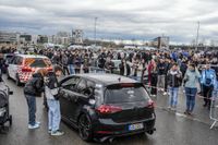 Edle Autos locken am Wochenende die Massen aufs Flugfeld.