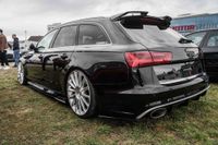 Edle Autos locken am Wochenende die Massen aufs Flugfeld.