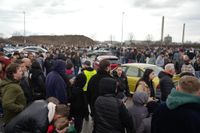 Edle Autos locken am Wochenende die Massen aufs Flugfeld.