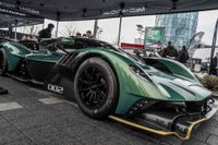 Edle Autos locken am Wochenende die Massen aufs Flugfeld.