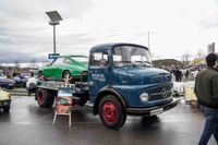 Edle Autos locken am Wochenende die Massen aufs Flugfeld.