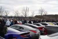 Edle Autos locken am Wochenende die Massen aufs Flugfeld.