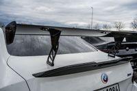 Edle Autos locken am Wochenende die Massen aufs Flugfeld.