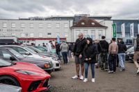 Edle Autos locken am Wochenende die Massen aufs Flugfeld.
