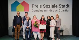 Beate Faust (Fachbereichsleiterin der Quartiersarbeit), Peter Komhard (Stadtjugendring), Carina Menihart (Wohnstätten), Kendra Sanseverino (Beauftragte für Bürgerschaftliches Engagement) sowie Sabrina Kayser und Wha-Sun Vetter (engagierte Bürgerinnen der Quartiere Viehweide und Eichholz).