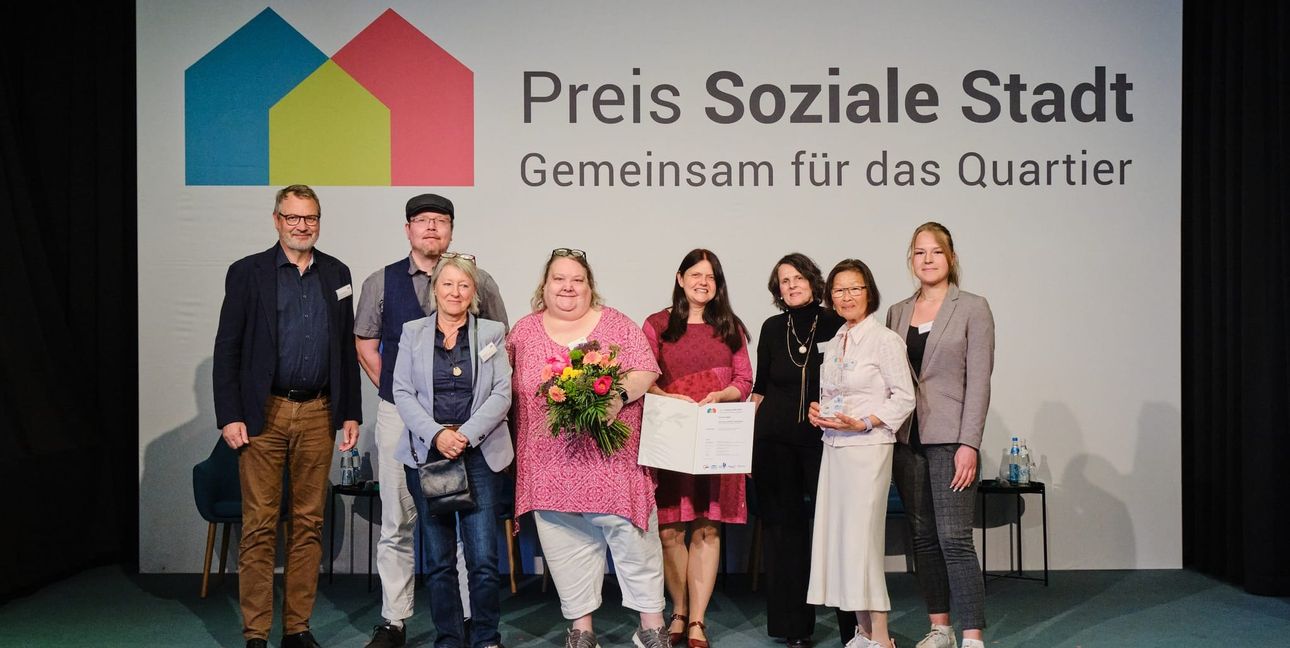 Beate Faust (Fachbereichsleiterin der Quartiersarbeit), Peter Komhard (Stadtjugendring), Carina Menihart (Wohnstätten), Kendra Sanseverino (Beauftragte für Bürgerschaftliches Engagement) sowie Sabrina Kayser und Wha-Sun Vetter (engagierte Bürgerinnen der Quartiere Viehweide und Eichholz).