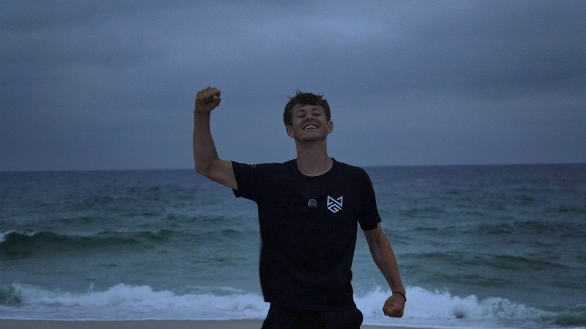 Finn Riemer am Ziel am nördlichsten Punkt Deutschlands.